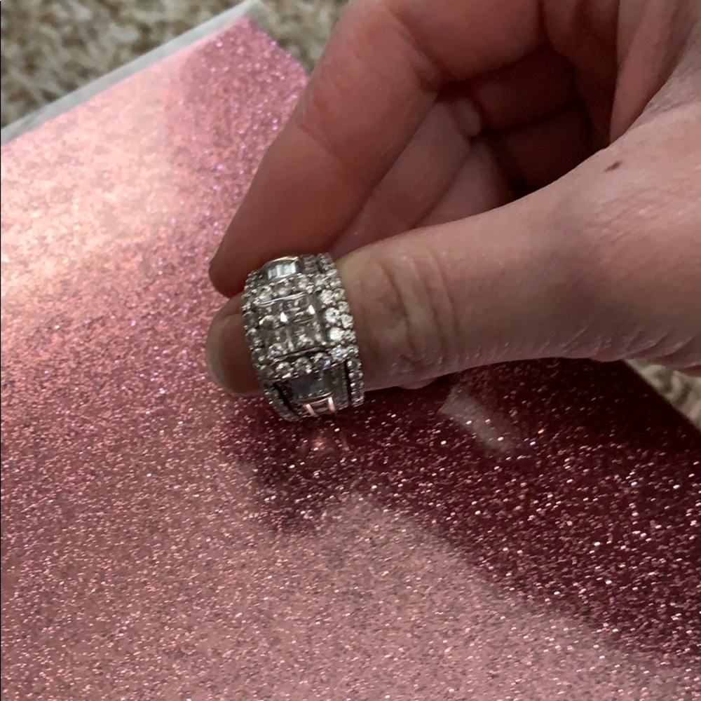 Engagement ring - Picture 3 of 7